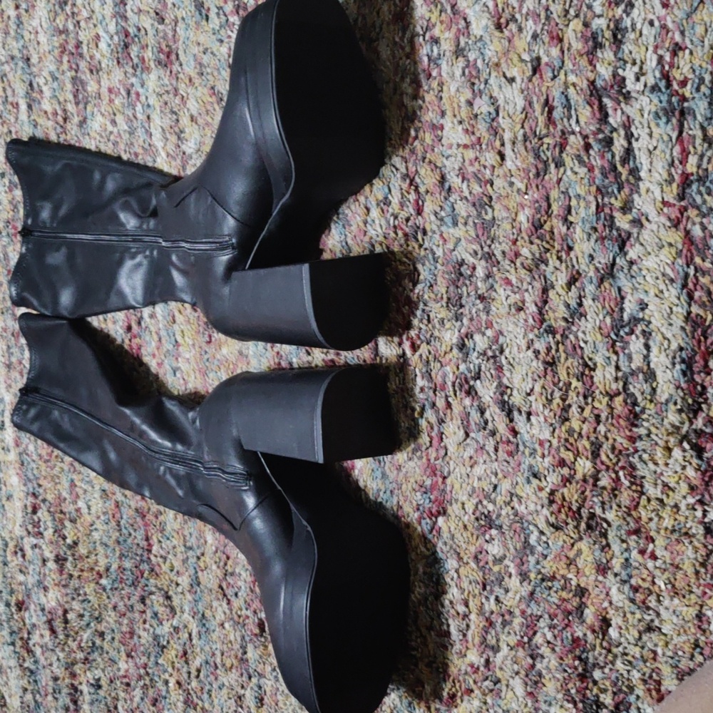 New Wild Pair Black Heeled Boots Tried On Once Size 10 Medium